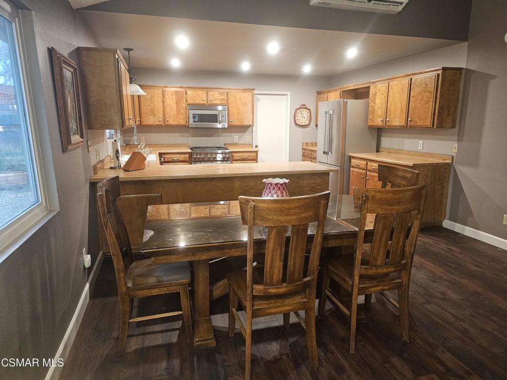 4997 Shadow Canyon Road Templeton, CA 93465 - Photo 9 of 18 a kitchen with stainless steel appliances granite countertop table chairs stove and refrigerator