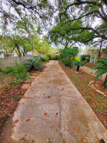 $2,400 | 706 Maple Street, Sweeny, TX 77480