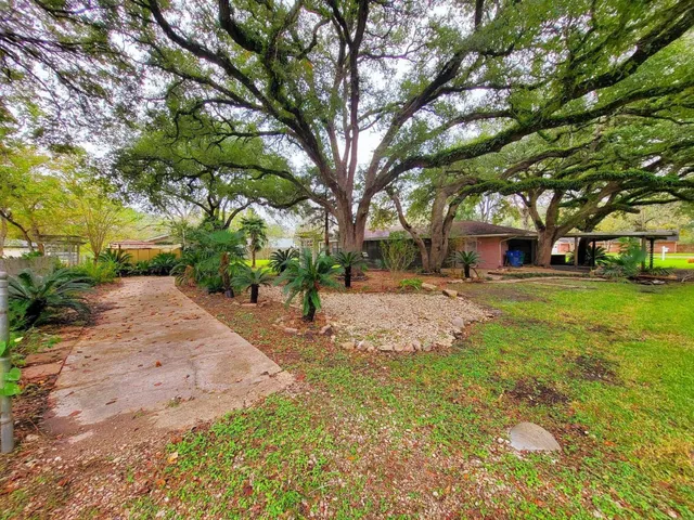 $2,400 | 706 Maple Street, Sweeny, TX 77480