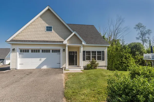 $775,000 | 6 Chadwick Circle, Windham, NH 03087