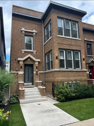 $2,900 | 1322 West Ardmore Avenue, Unit 1, Chicago, IL 60660