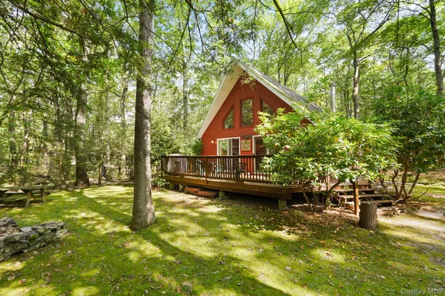 a view of a house with swimming pool next to a yard