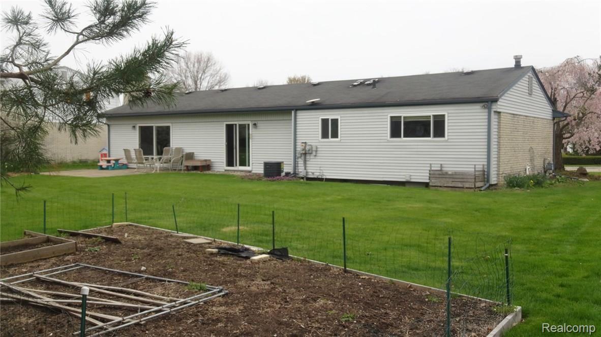 25228 Branchaster Road Farmington, MI 48336 - Photo 22 of 24 DSC06137.JPG
