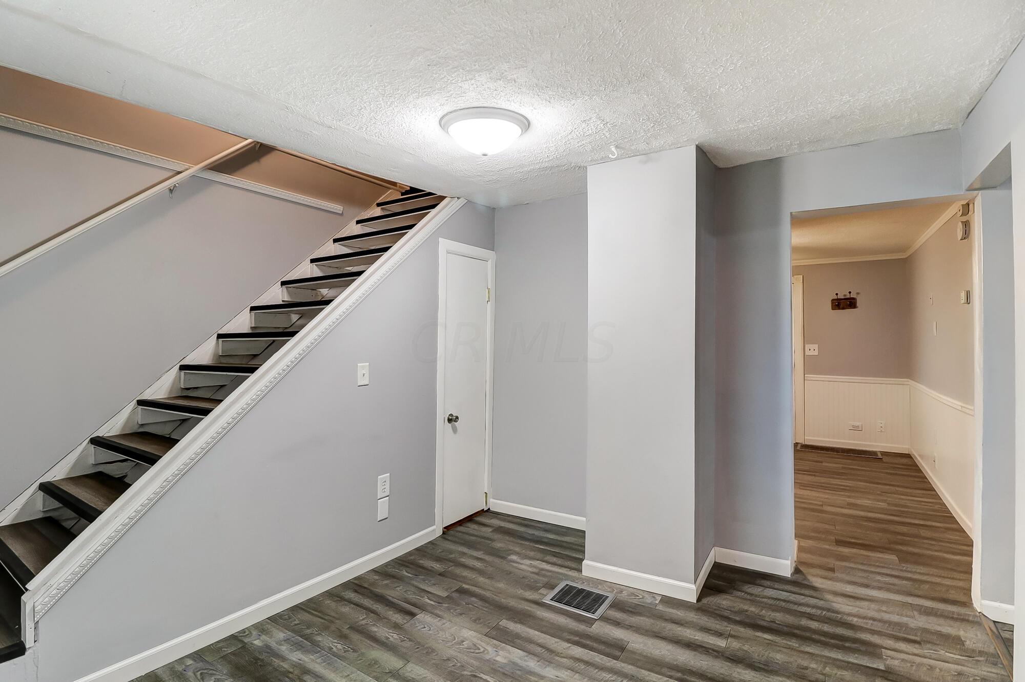 1045 Hart Road Columbus, OH 43223 - Photo 18 of 32 018