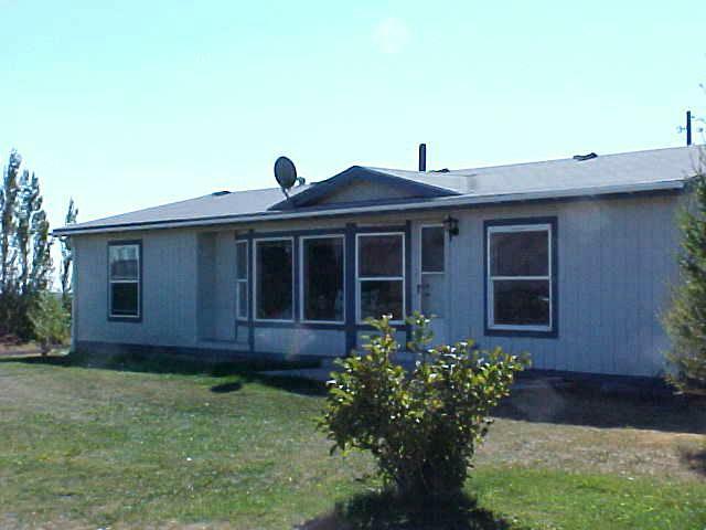 1241 Noye Road Tieton, WA 98947 - Photo 2 of 7 a front view of a house with a garden