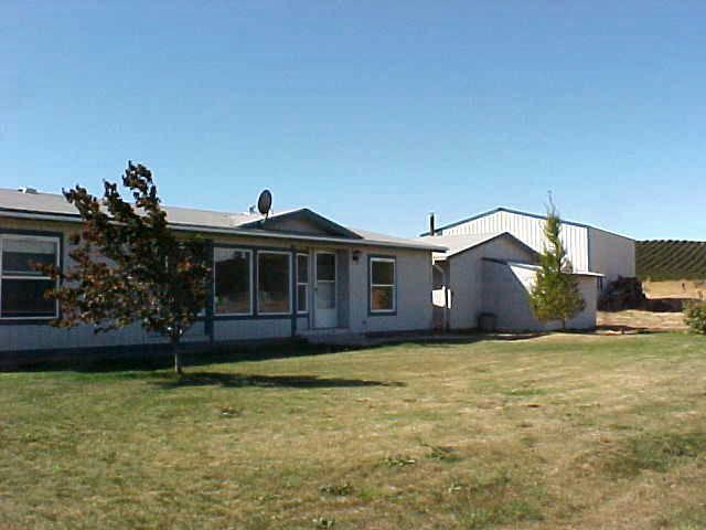 1241 Noye Road Tieton, WA 98947 - Photo 5 of 7 a front view of a house with a yard