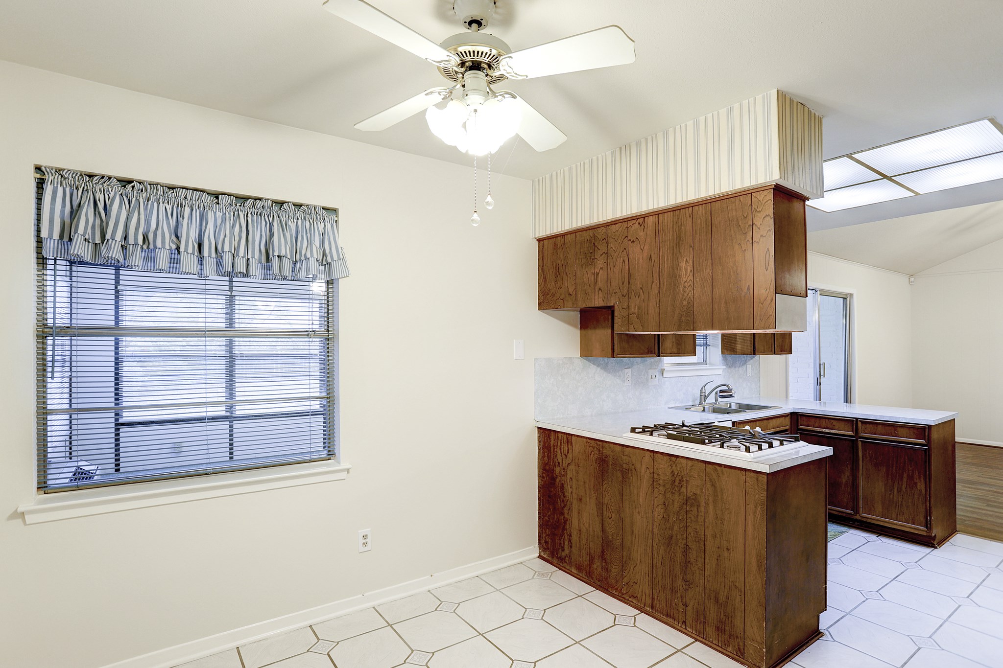 7739 Kensico Road Houston, TX 77036 - Photo 7 of 21 a kitchen that has a lot of cabinets in it