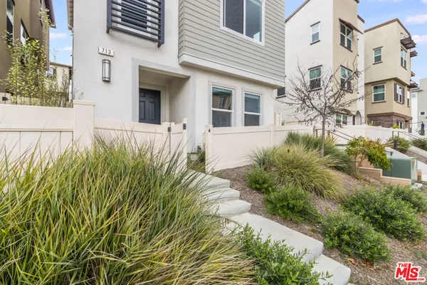 $5,800 | 713 Daniel Freeman Circle, Inglewood, CA 90301