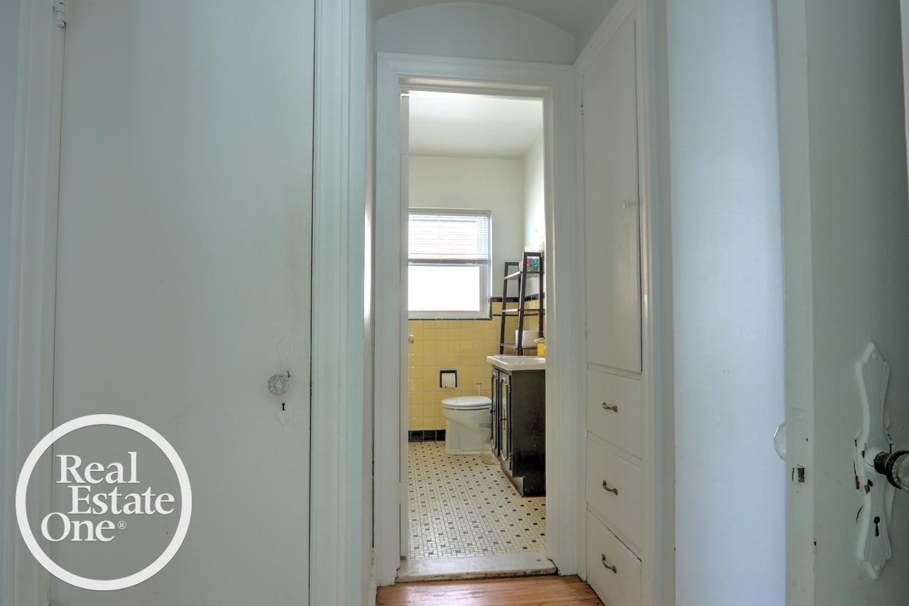 471 Touraine Road Grosse Pointe, MI 48236 - Photo 13 of 37 50191817-aa9ead25-eede-4682-8658-54a89dd6bb53.JPG