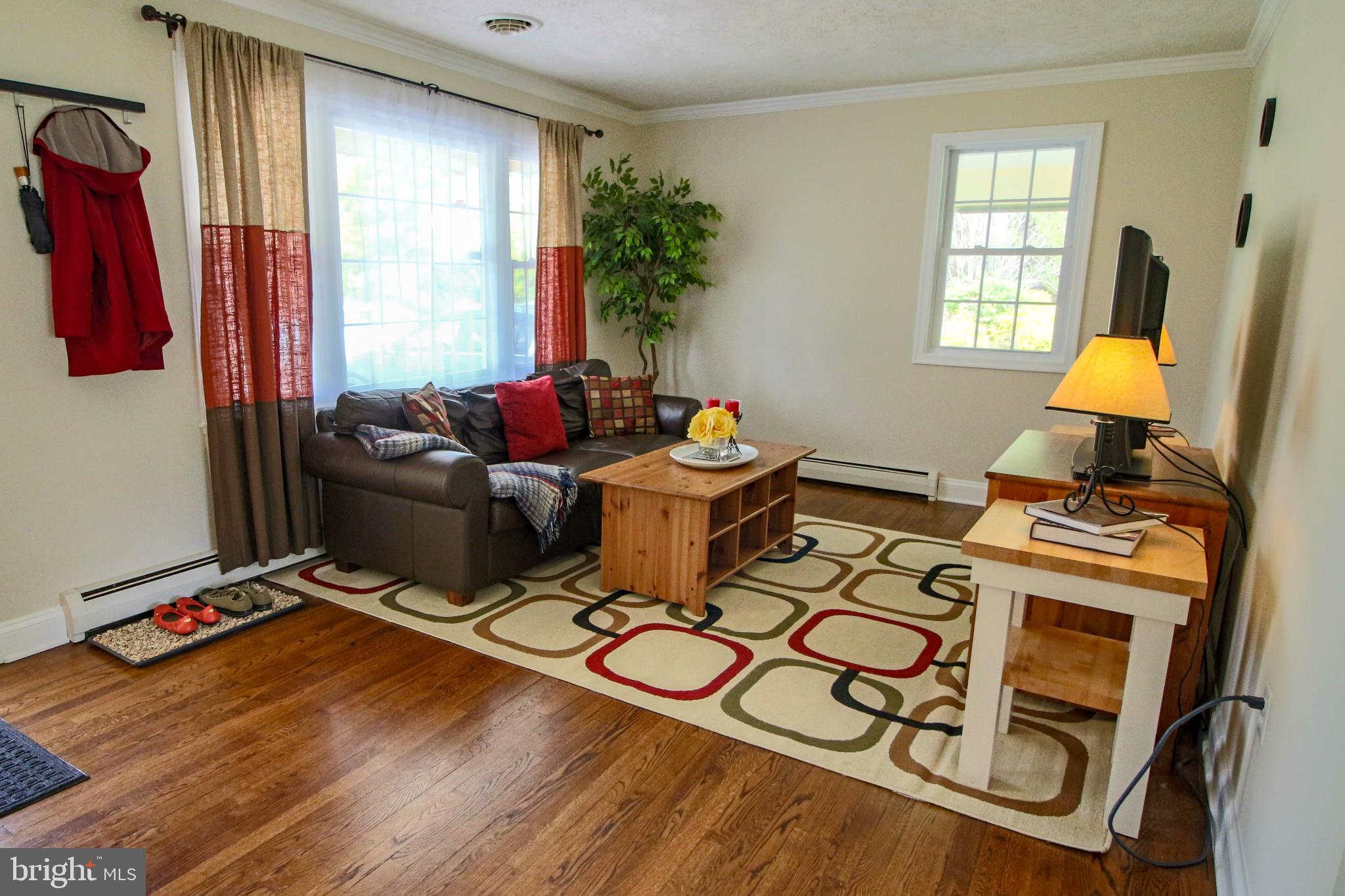 72 Old Solomons Island Road Lothian, MD 20711 - Photo 5 of 38 Living room