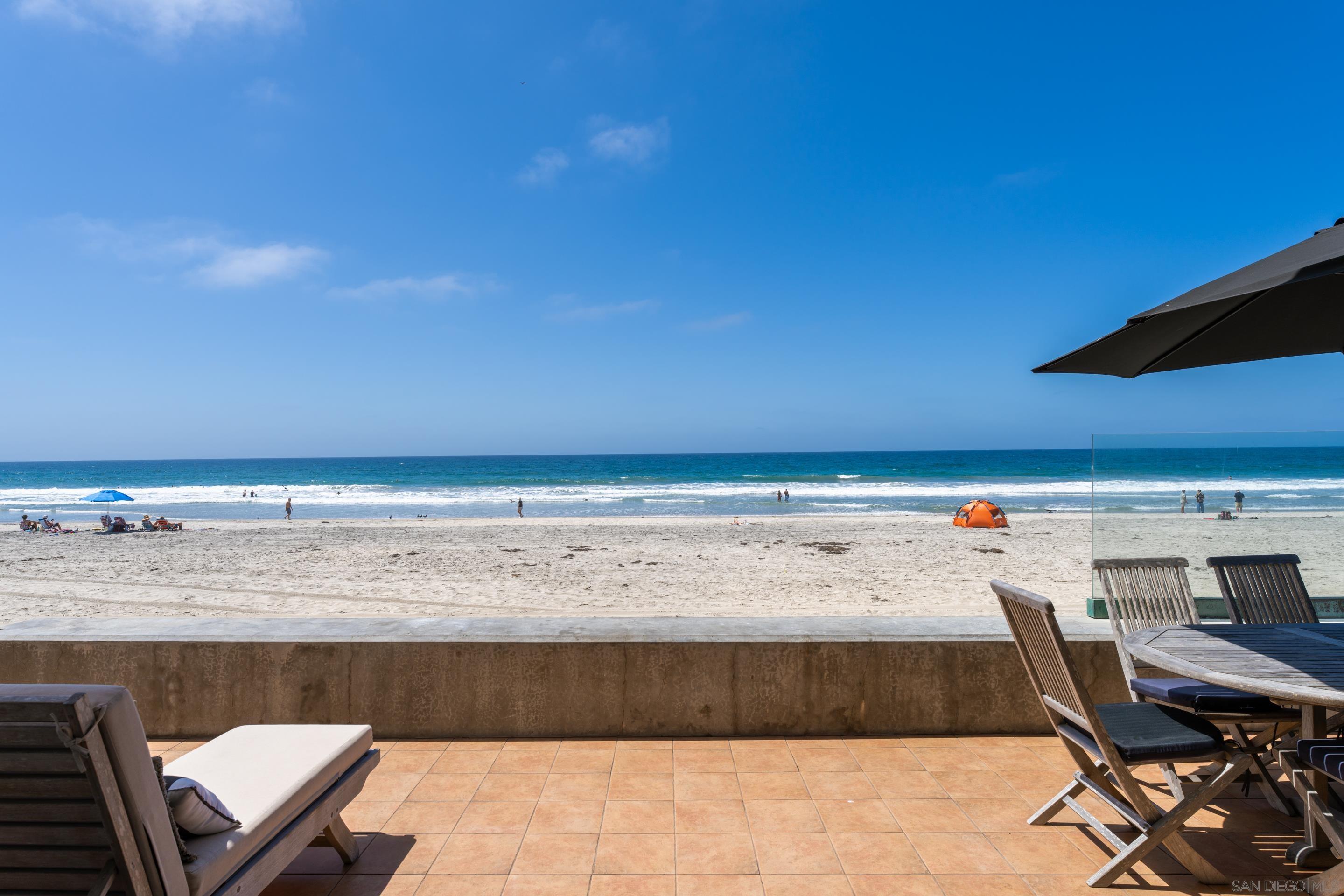 1834 Ocean Front Del Mar, CA 92014 - Photo 27 of 36 a view of a room with wooden floor