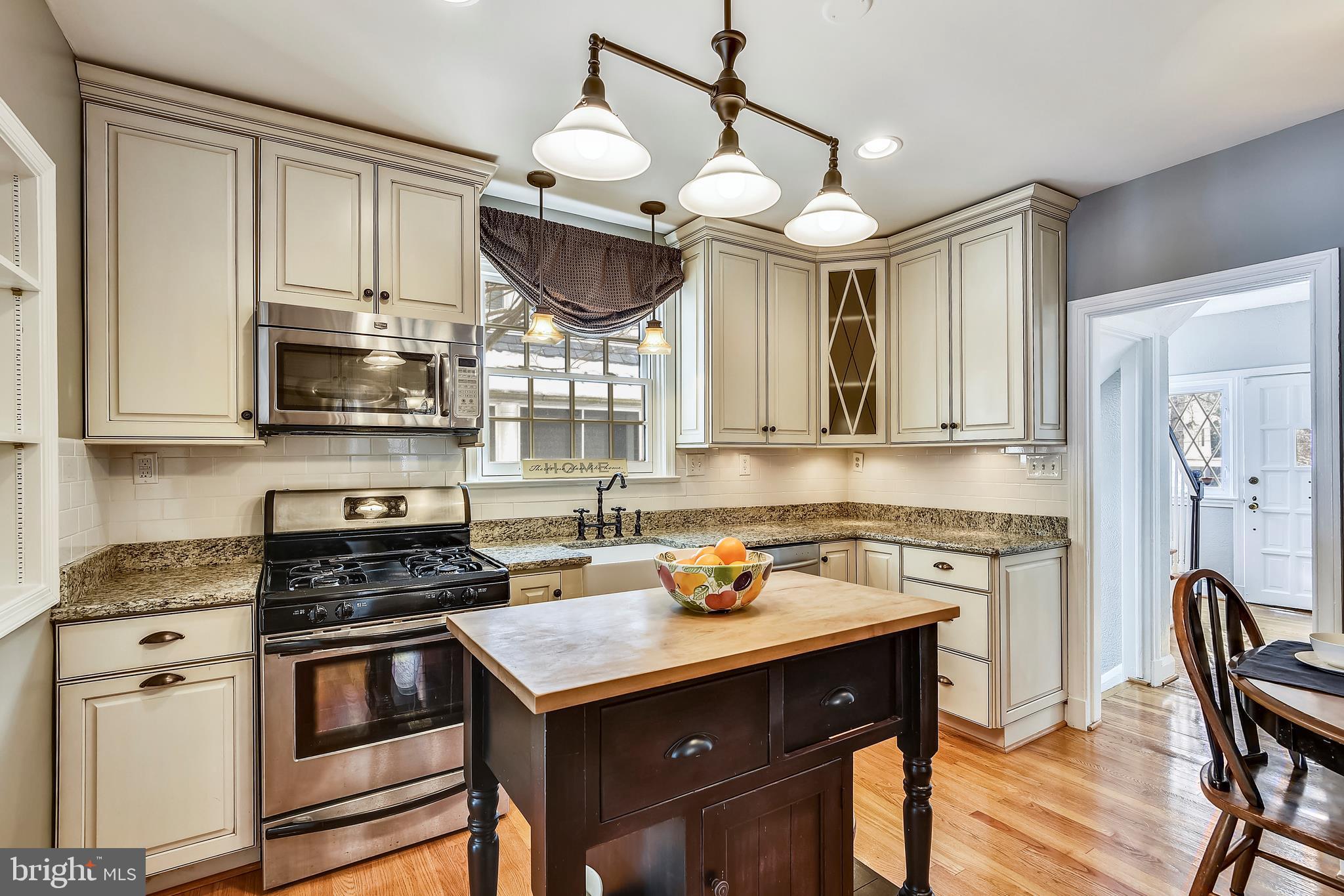 620 Hatherleigh Road Baltimore, MD 21212 - Photo 8 of 72 Kitchen - updated w/Custom Cabinetry