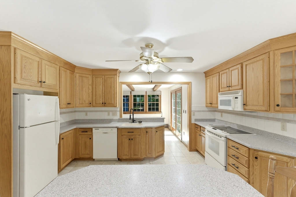 474 Orchard Street Raynham, MA 02767 - Photo 4 of 38