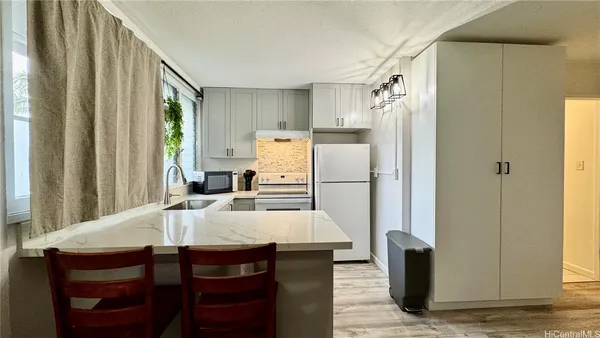 $2,850 | 455 Lewers Street, Honolulu, HI 96815