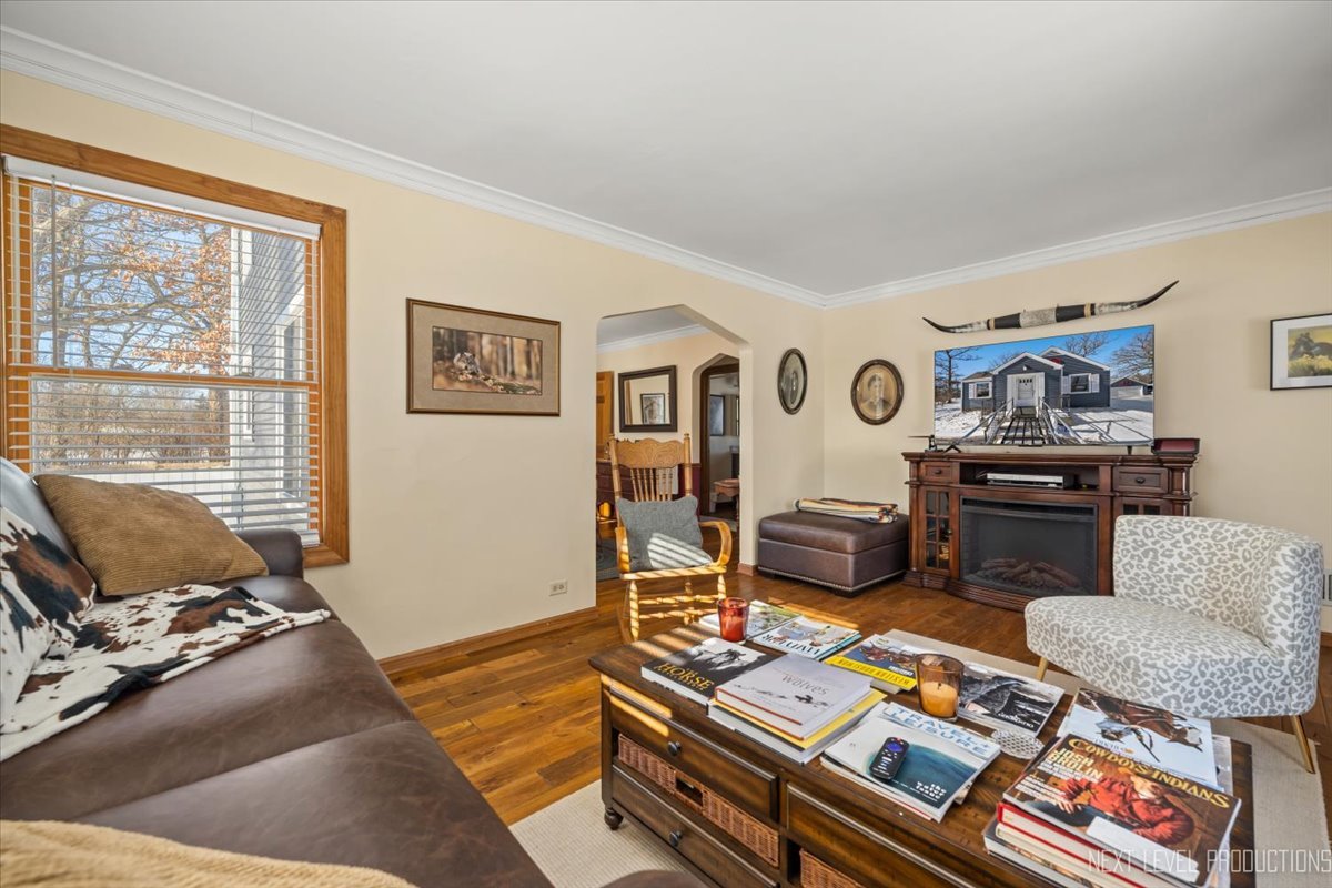S654 Winfield Road Winfield, IL 60190 - Photo 5 of 25