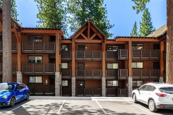 $1,049,000 | 929 Southwood Boulevard, Unit 11, Incline Village, NV 89451