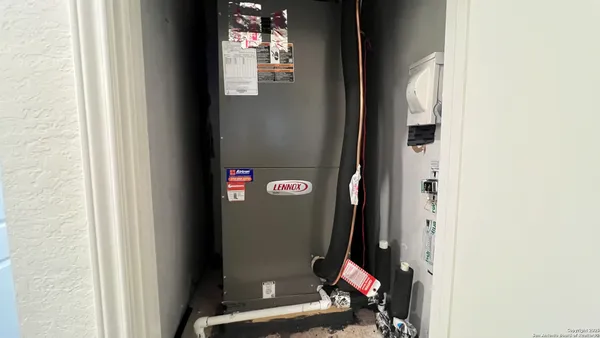 $2,150 | 7422 Burrowing Cobra, San Antonio, TX 78253