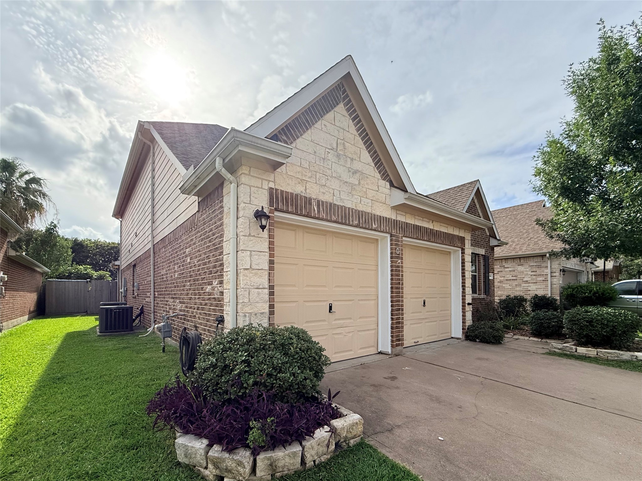2814 Ridgeglen Lane Houston, TX 77082 - Photo 3 of 36