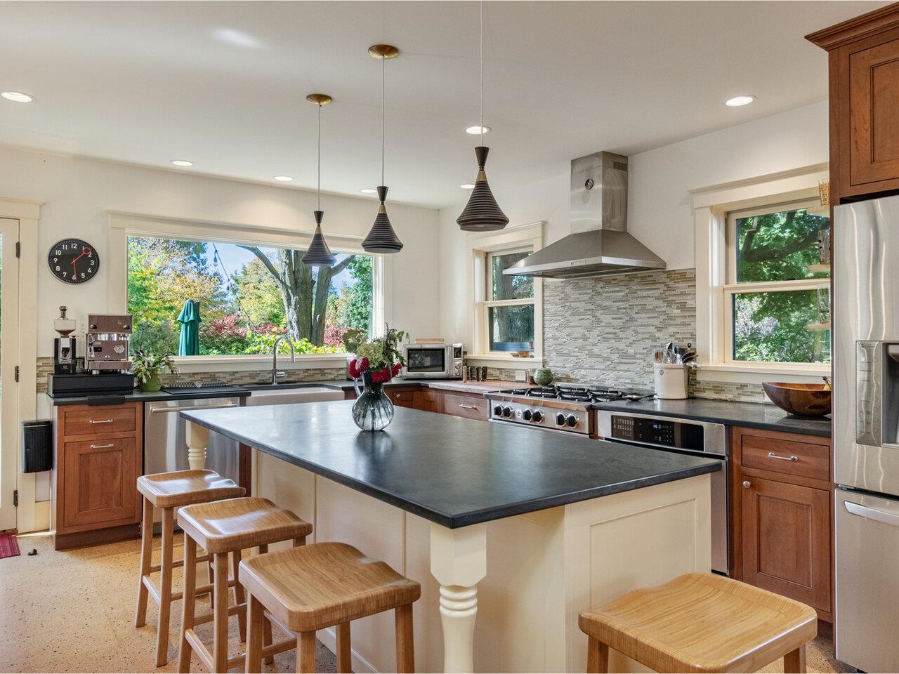 49 Mansfield Avenue Burlington, VT 05401 - Photo 3 of 59