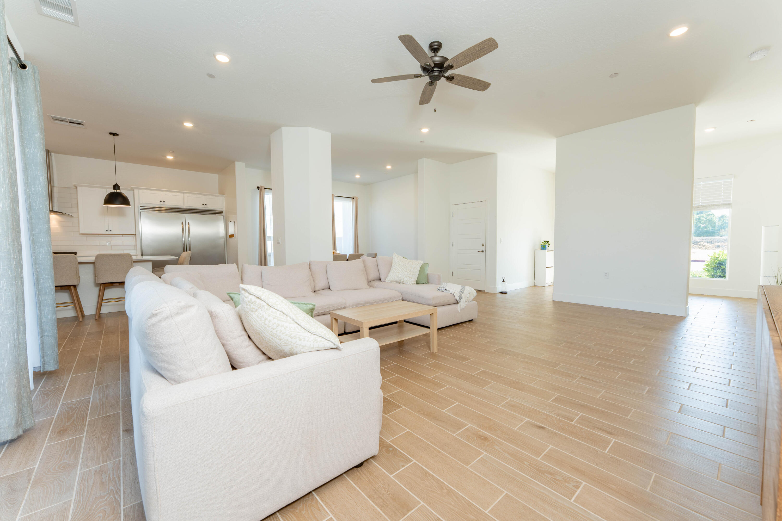 3811 North Santa Fe Street Visalia, CA 93291 - Photo 7 of 24 17 (32)