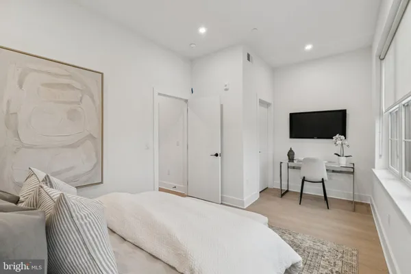 $1,696 | 20-30 West Allens Lane, Unit 401, Philadelphia, PA 19119