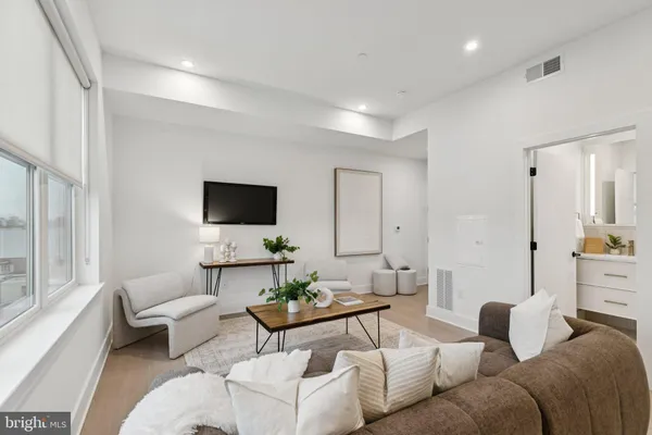 $1,696 | 20-30 West Allens Lane, Unit 401, Philadelphia, PA 19119