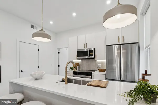 $1,696 | 20-30 West Allens Lane, Unit 401, Philadelphia, PA 19119