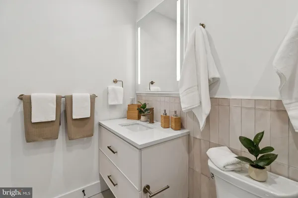 $1,696 | 20-30 West Allens Lane, Unit 401, Philadelphia, PA 19119