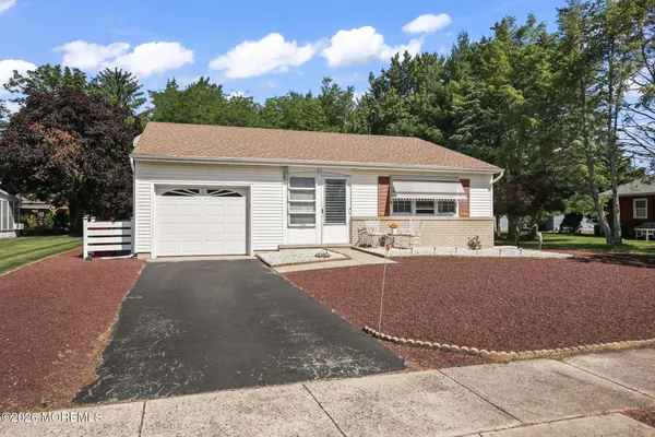 $375,000 | 23 Basset Drive, Toms River, NJ 08757