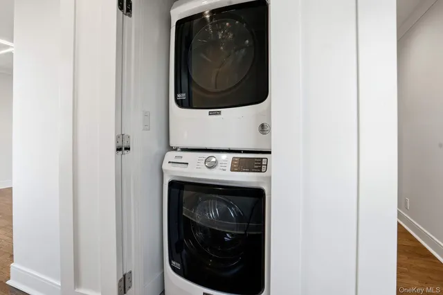 a close up view of a washer and dryer