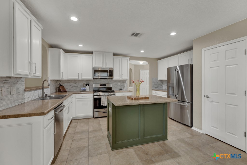 716 Hollow Ridge Schertz, TX 78108 - Photo 18 of 41