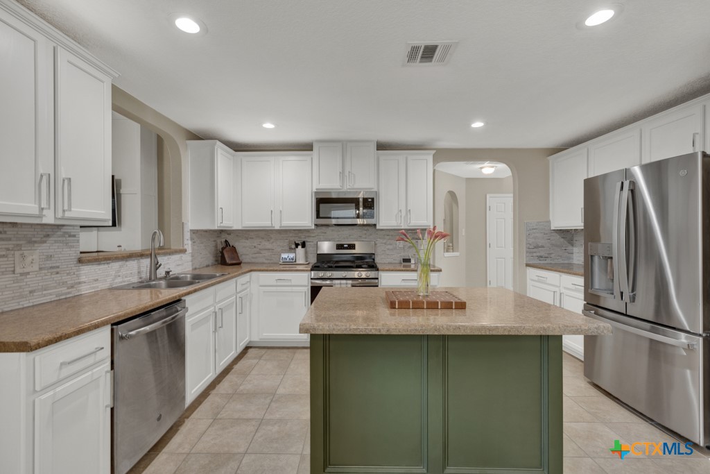 716 Hollow Ridge Schertz, TX 78108 - Photo 19 of 41