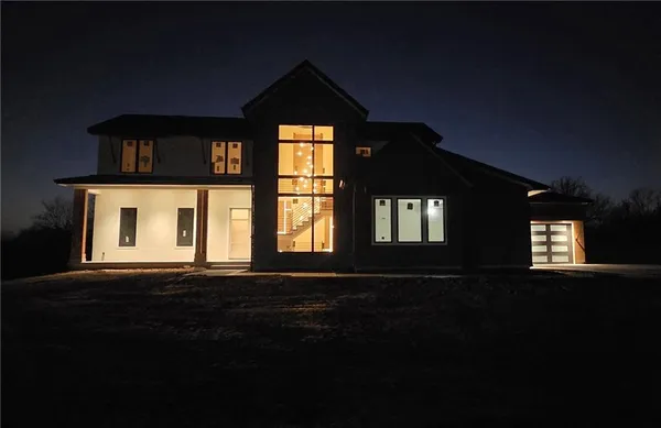 $1,549,999 | 7470 Northwest Fawn Avenue, Parkville, MO 64152