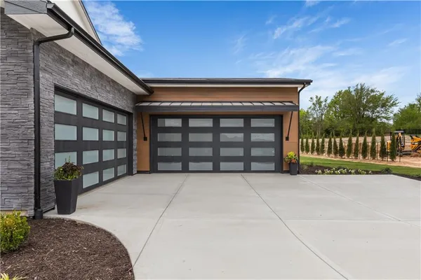 $1,549,999 | 7470 Northwest Fawn Avenue, Parkville, MO 64152