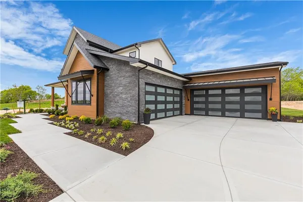 $1,549,999 | 7470 Northwest Fawn Avenue, Parkville, MO 64152