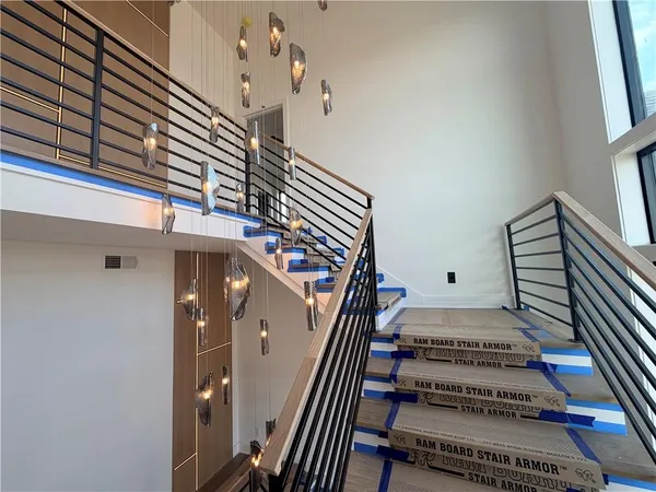 $1,549,999 | 7470 Northwest Fawn Avenue, Parkville, MO 64152