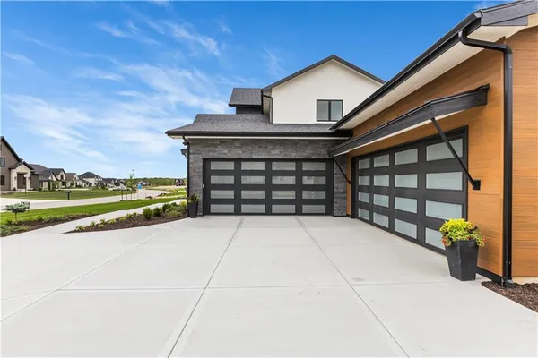 $1,549,999 | 7470 Northwest Fawn Avenue, Parkville, MO 64152