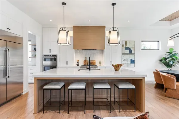 $1,549,999 | 7470 Northwest Fawn Avenue, Parkville, MO 64152