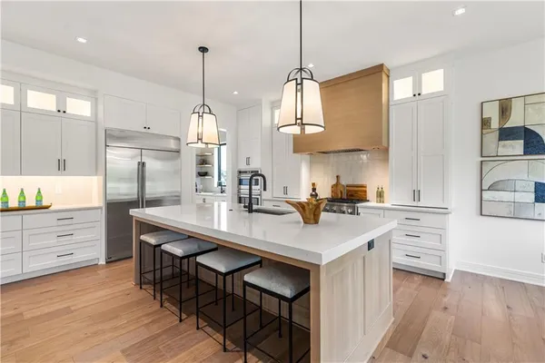 $1,549,999 | 7470 Northwest Fawn Avenue, Parkville, MO 64152