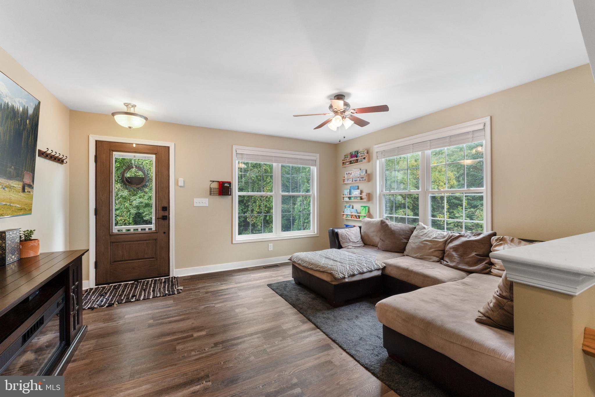 654 211th Street Pasadena, MD 21122 - Photo 4 of 48