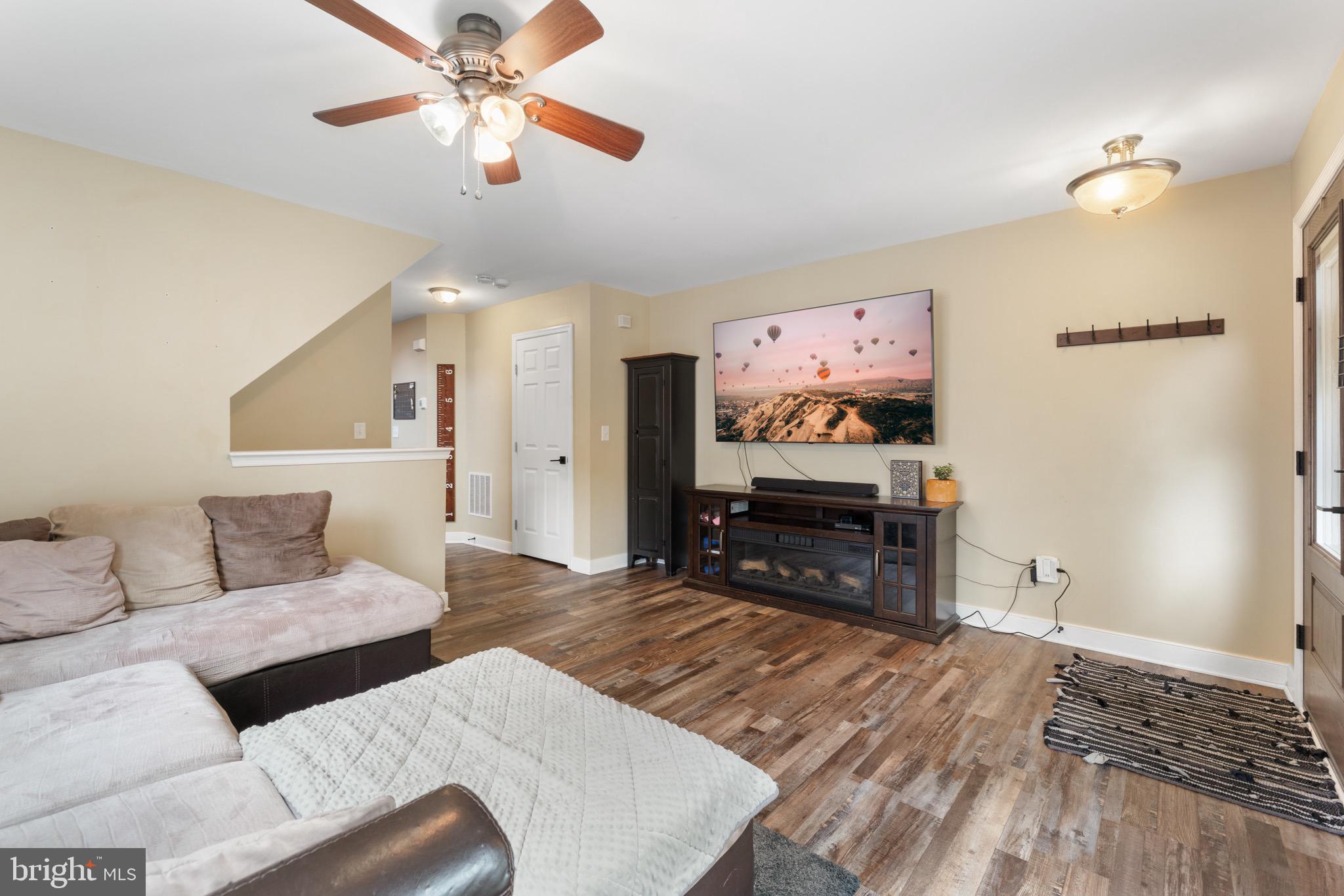 654 211th Street Pasadena, MD 21122 - Photo 5 of 48