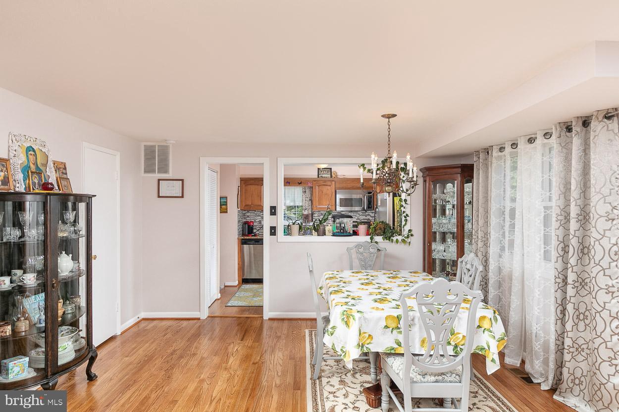 5654 Braxfield Road Baltimore, MD 21227 - Photo 11 of 32