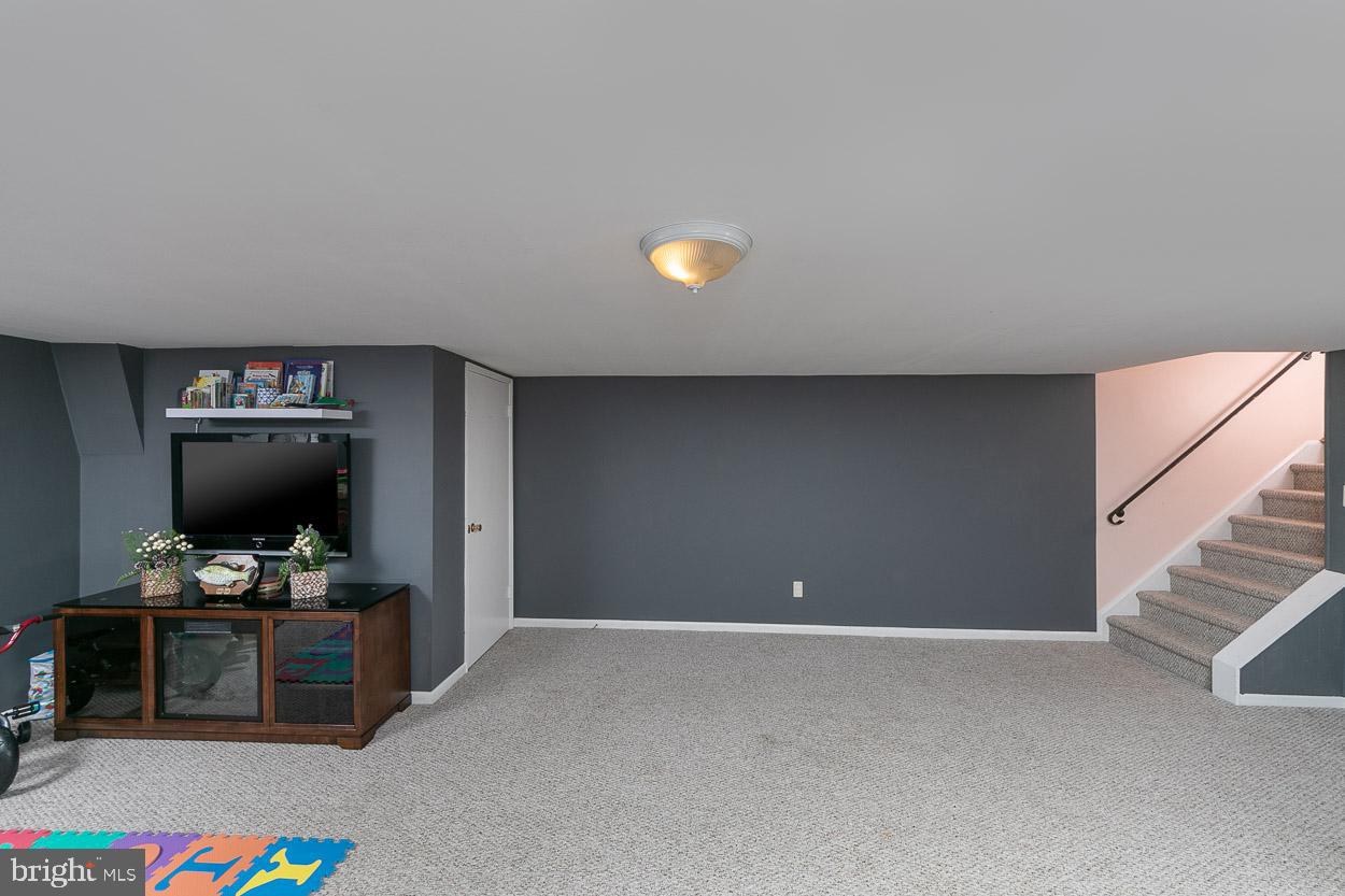 5654 Braxfield Road Baltimore, MD 21227 - Photo 29 of 32
