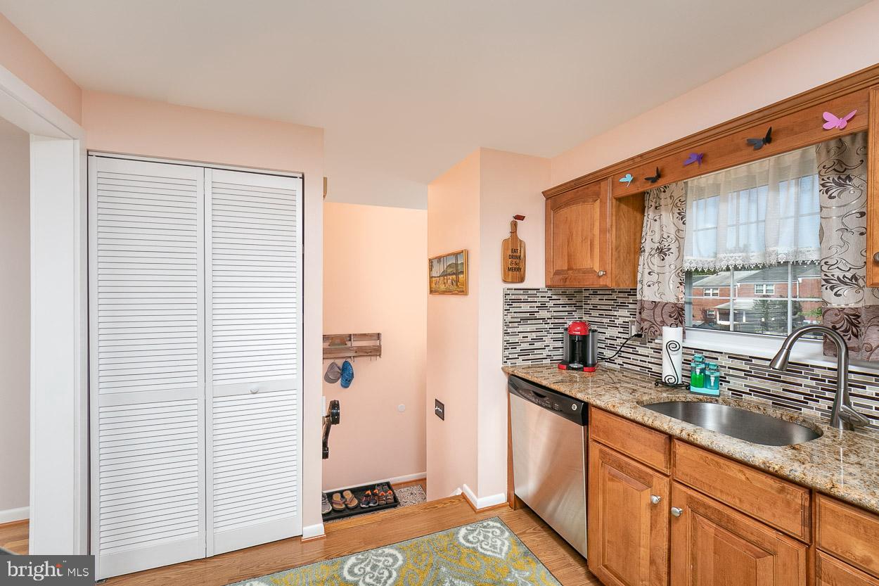 5654 Braxfield Road Baltimore, MD 21227 - Photo 8 of 32