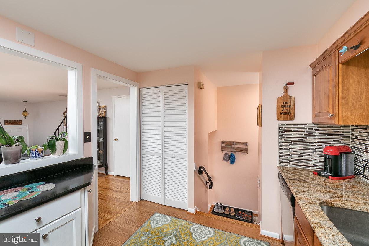 5654 Braxfield Road Baltimore, MD 21227 - Photo 9 of 32