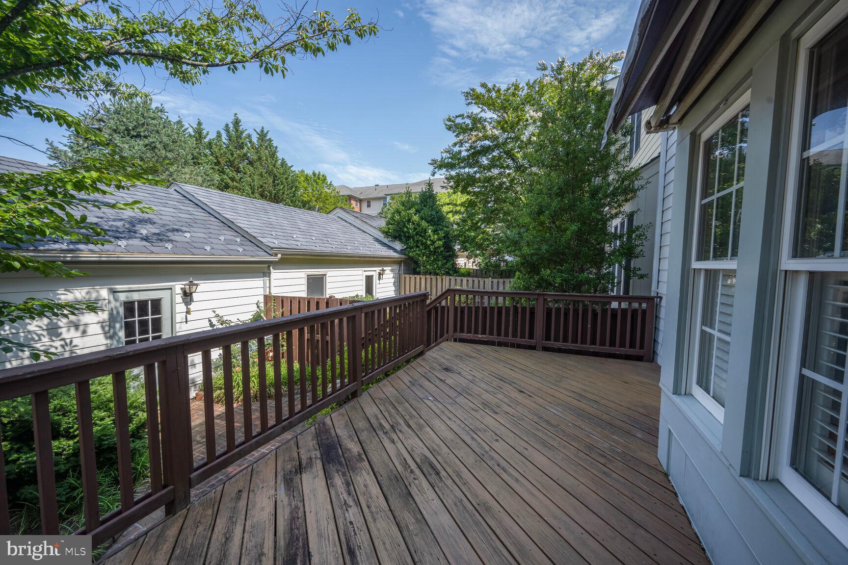 370 Hart Road Gaithersburg, MD 20878 - Photo 29 of 40 Deck off the kitchen