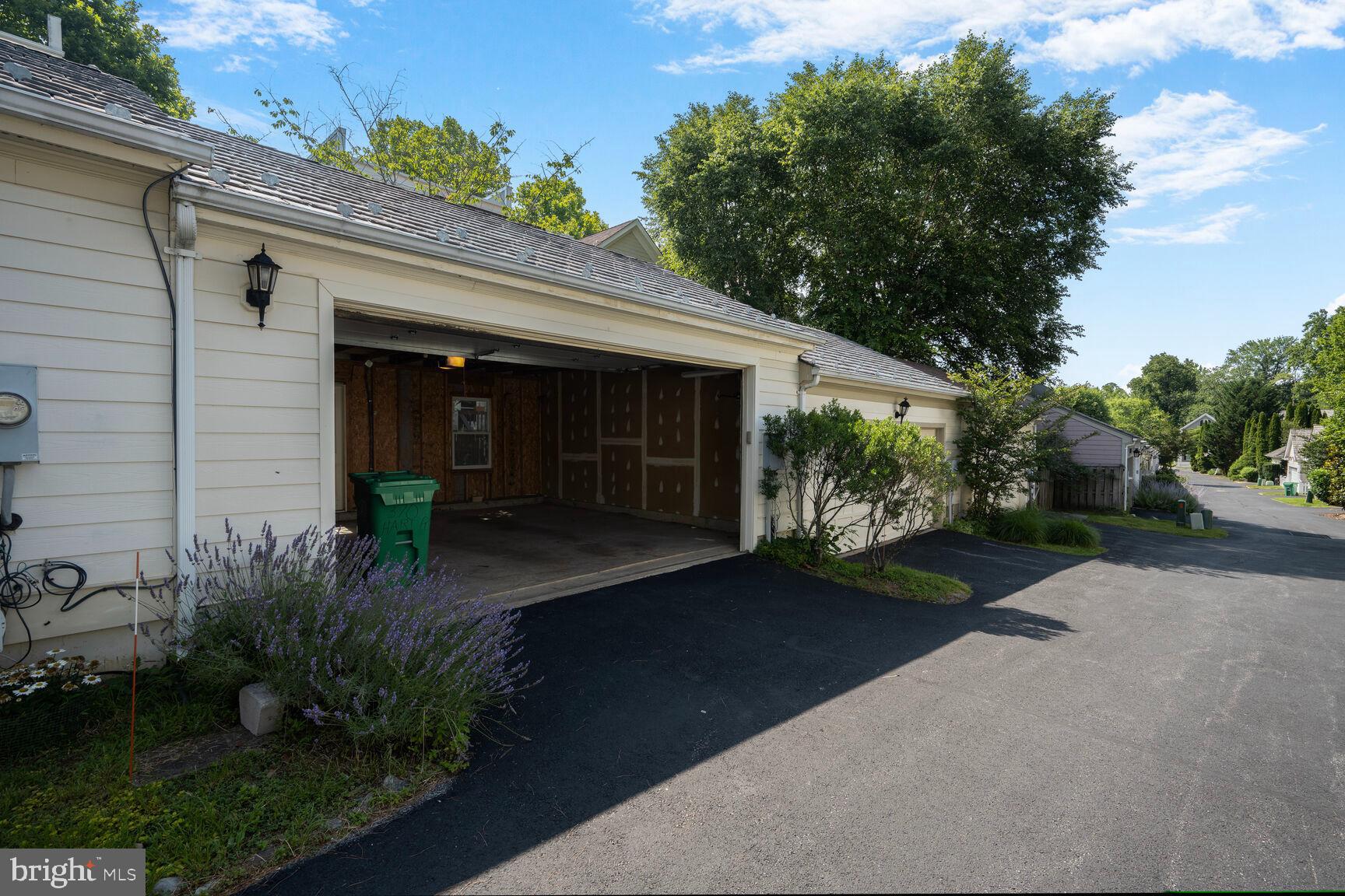 370 Hart Road Gaithersburg, MD 20878 - Photo 30 of 40 Spacious and clean two car garage