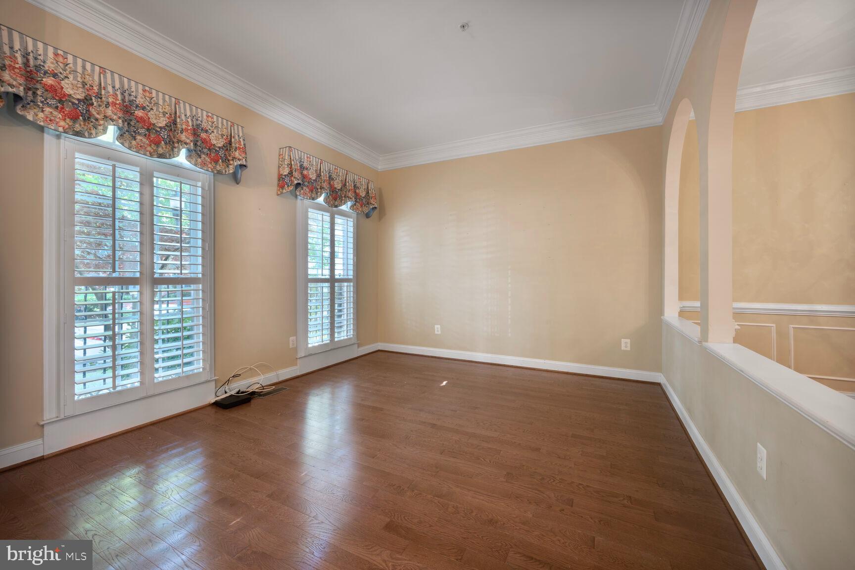 370 Hart Road Gaithersburg, MD 20878 - Photo 6 of 40 Living Room