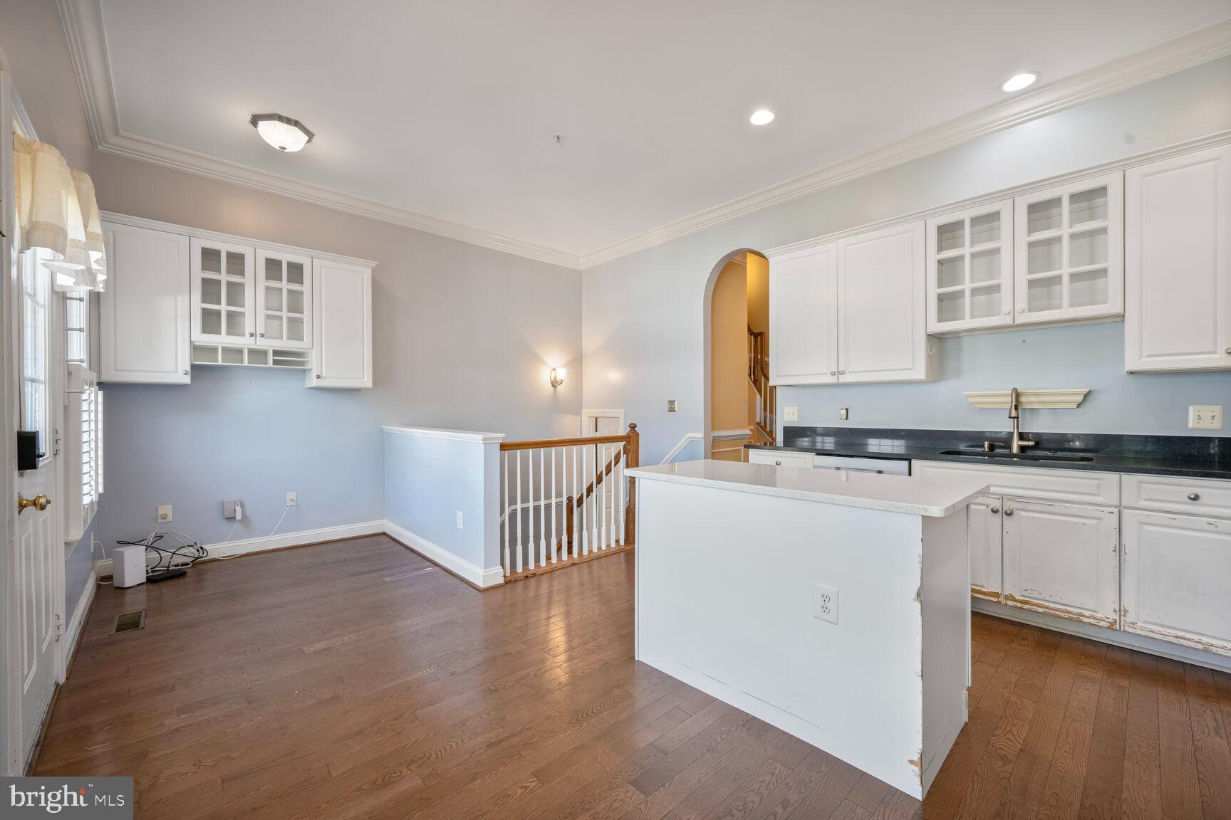 370 Hart Road Gaithersburg, MD 20878 - Photo 10 of 40 Space for a desk and a small dining table