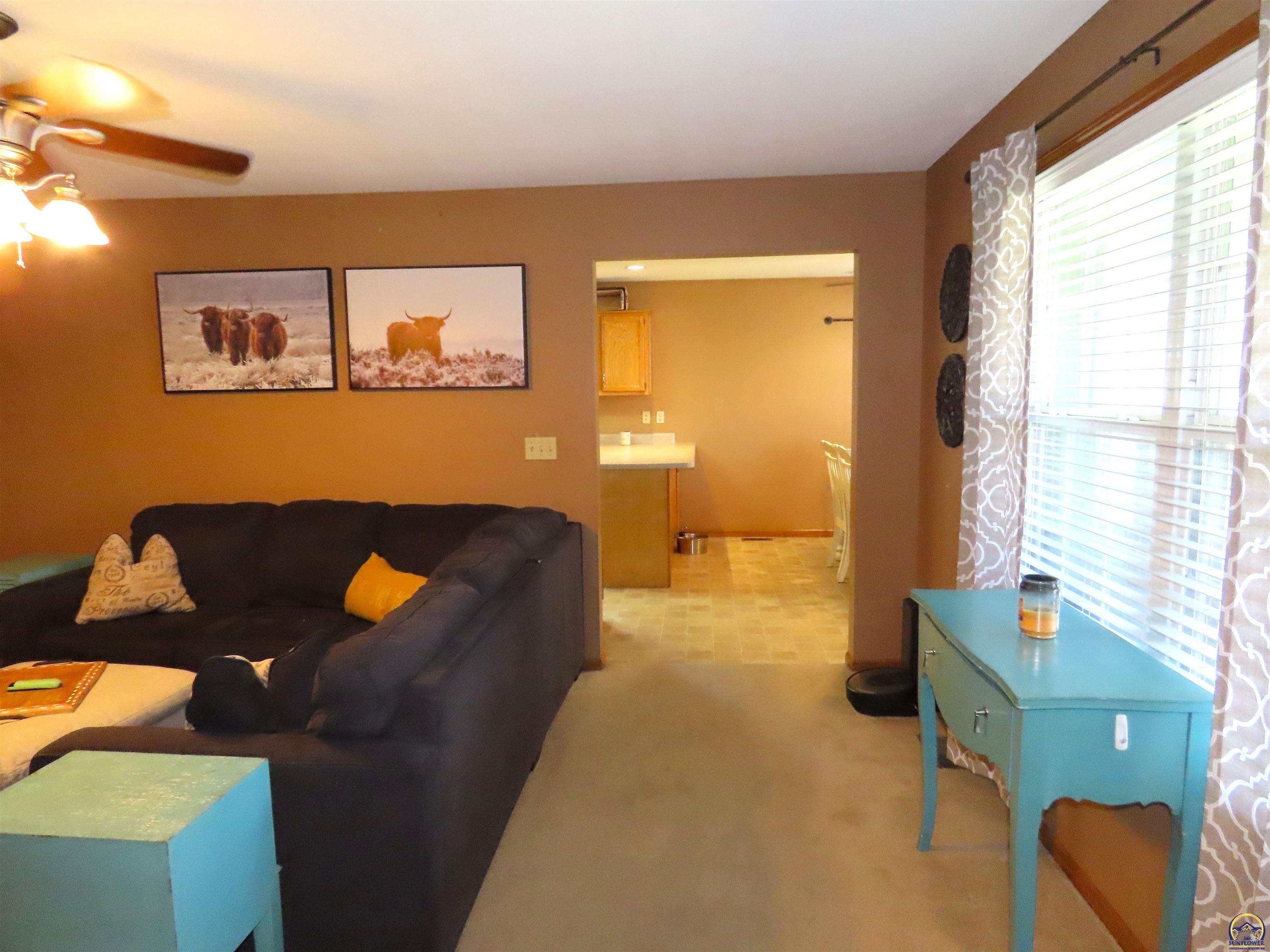 3909 Northwest Fielding Terrace Topeka, KS 66618 - Photo 5 of 33